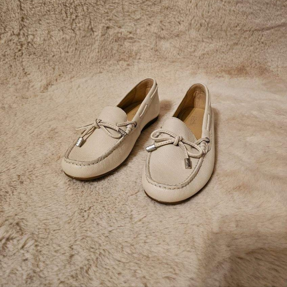 NWOT Michael Kohr's Leather Loafer in cream